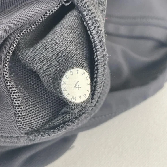 Lululemon Lighten Up Bra GREY with Pads - Picture 3 of 6